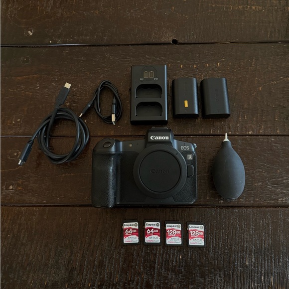 Canon EOS R Mirrorless Camera - Picture 4 of 5